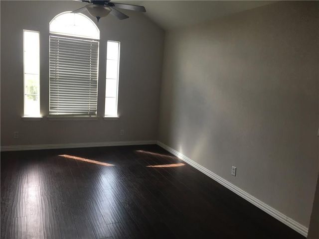 312 Estate DR, Hutto, TX 78634