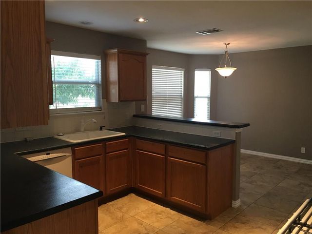 312 Estate DR, Hutto, TX 78634