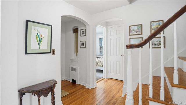 6 Derby Road, Port Washington, NY 11050