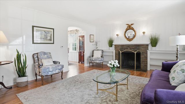 6 Derby Road, Port Washington, NY 11050