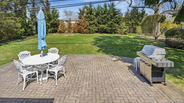 6 Derby Road, Port Washington, NY 11050