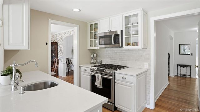 6 Derby Road, Port Washington, NY 11050