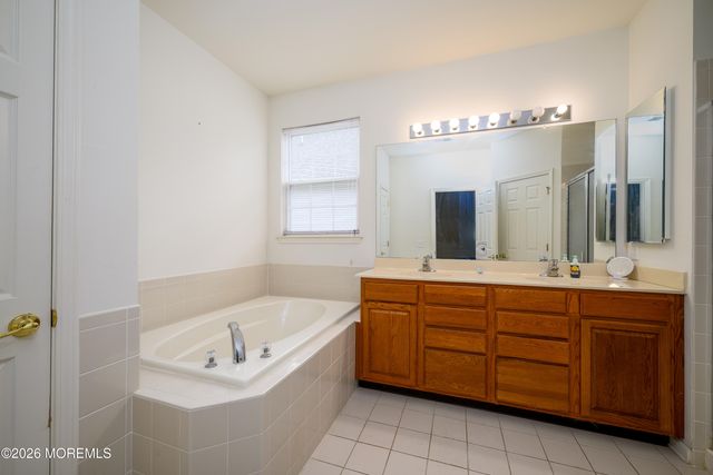 98 Stamford Drive, Jackson, NJ 08527