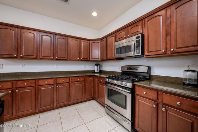 98 Stamford Drive, Jackson, NJ 08527