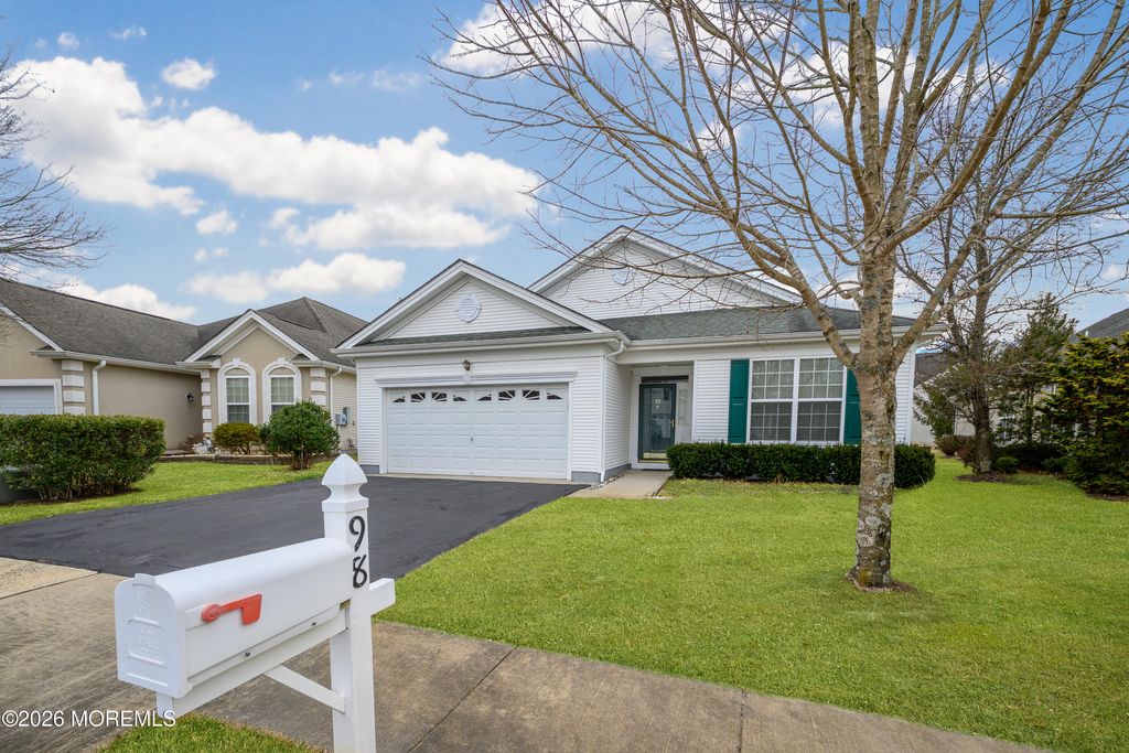 98 Stamford Drive, Jackson, NJ 08527