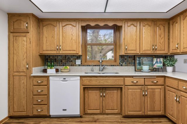 2720 Pineview Lane N, Plymouth, MN 55441