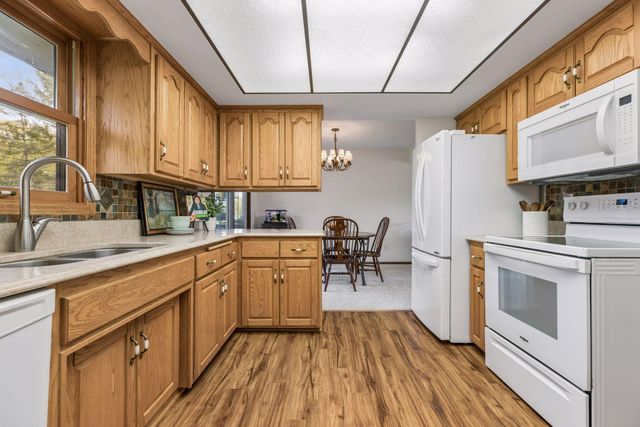 2720 Pineview Lane N, Plymouth, MN 55441