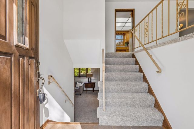 2720 Pineview Lane N, Plymouth, MN 55441