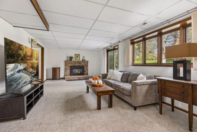 2720 Pineview Lane N, Plymouth, MN 55441