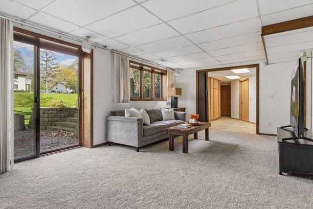 2720 Pineview Lane N, Plymouth, MN 55441