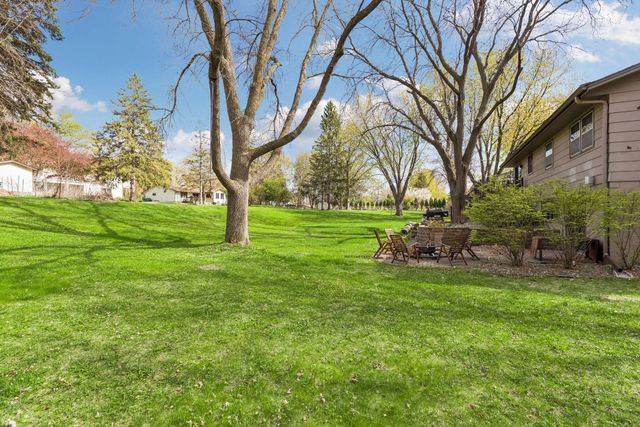 2720 Pineview Lane N, Plymouth, MN 55441