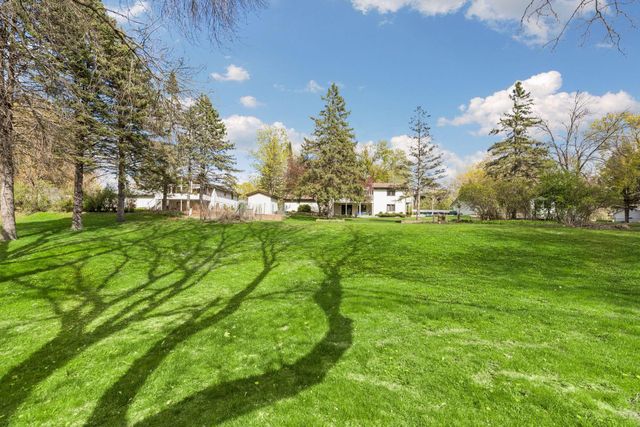 2720 Pineview Lane N, Plymouth, MN 55441