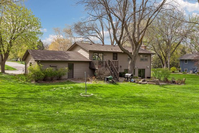 2720 Pineview Lane N, Plymouth, MN 55441