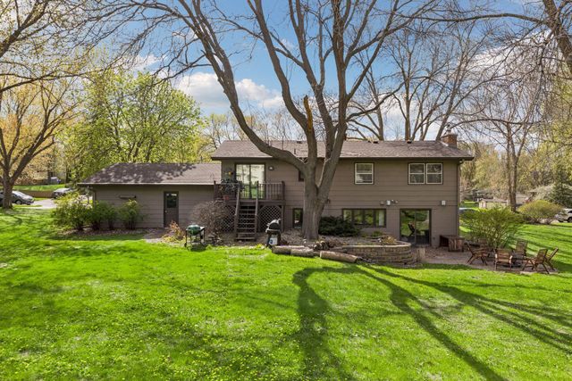 2720 Pineview Lane N, Plymouth, MN 55441
