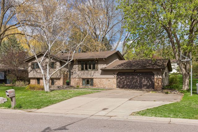2720 Pineview Lane N, Plymouth, MN 55441