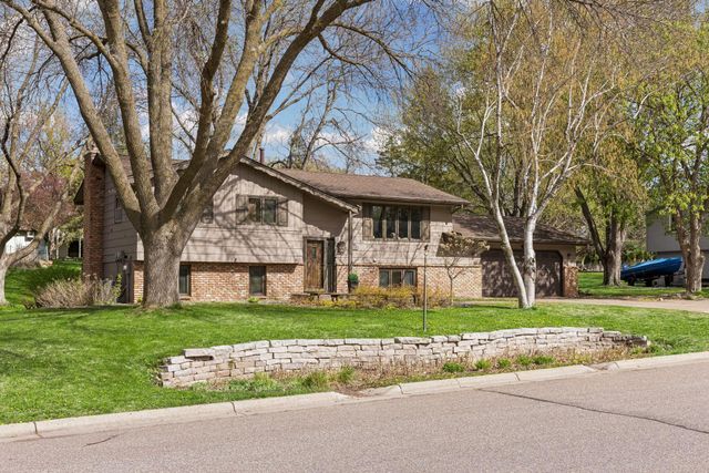 2720 Pineview Lane N, Plymouth, MN 55441