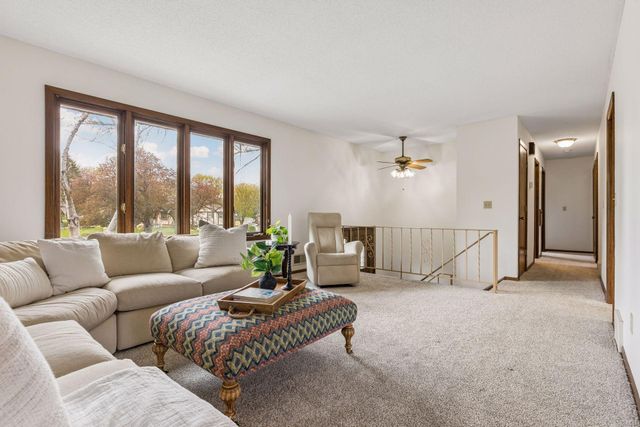 2720 Pineview Lane N, Plymouth, MN 55441