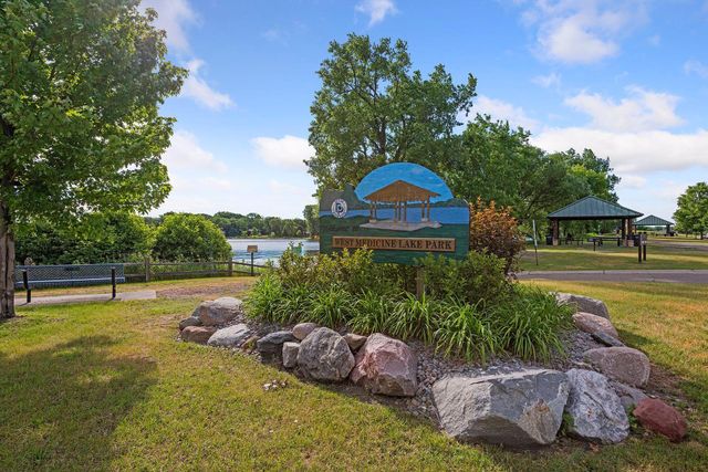 2720 Pineview Lane N, Plymouth, MN 55441