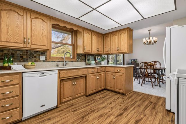 2720 Pineview Lane N, Plymouth, MN 55441