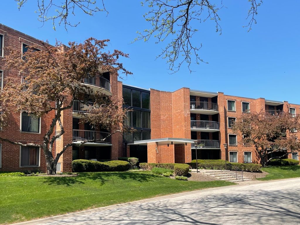1615 E Central Road 417C, Arlington Heights, IL 60005