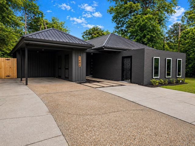 1404 Hiawatha Drive, Dothan, AL 36303
