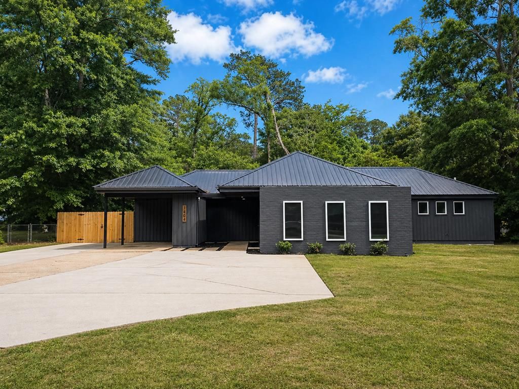 1404 Hiawatha Drive, Dothan, AL 36303