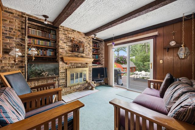 27W231 Bolles Avenue, Winfield, IL 60190
