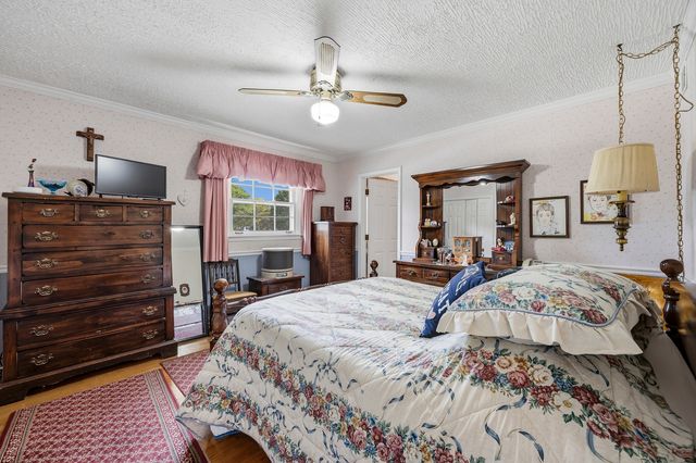 27W231 Bolles Avenue, Winfield, IL 60190