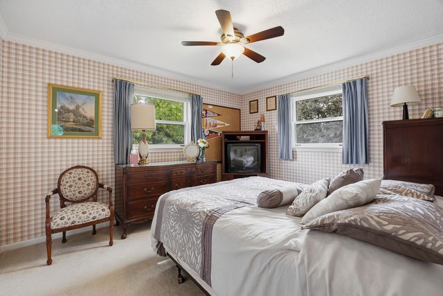 27W231 Bolles Avenue, Winfield, IL 60190
