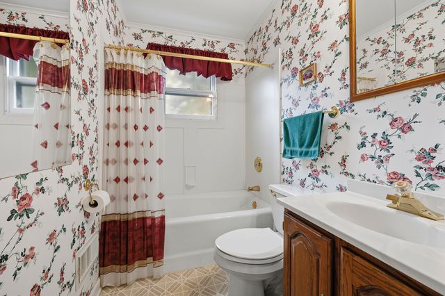 27W231 Bolles Avenue, Winfield, IL 60190
