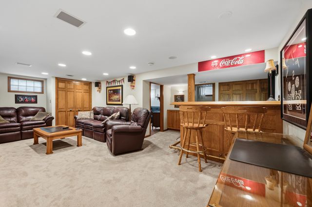 27W231 Bolles Avenue, Winfield, IL 60190