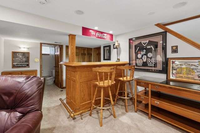 27W231 Bolles Avenue, Winfield, IL 60190
