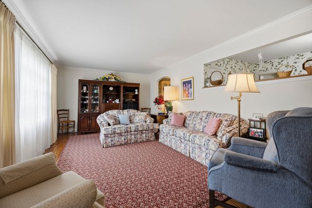 27W231 Bolles Avenue, Winfield, IL 60190