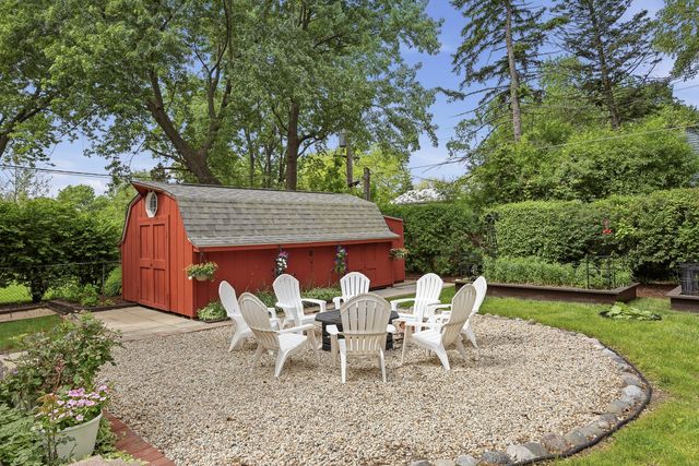 27W231 Bolles Avenue, Winfield, IL 60190