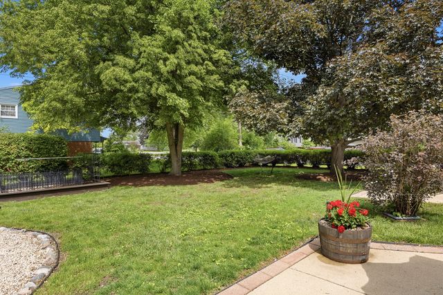 27W231 Bolles Avenue, Winfield, IL 60190