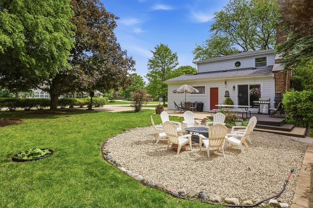 27W231 Bolles Avenue, Winfield, IL 60190