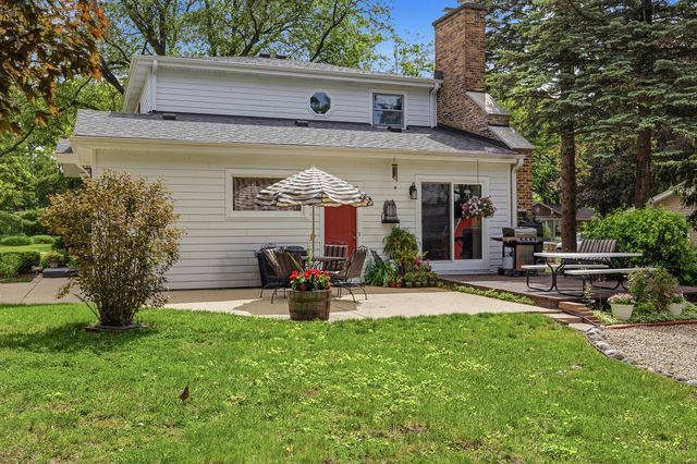 27W231 Bolles Avenue, Winfield, IL 60190