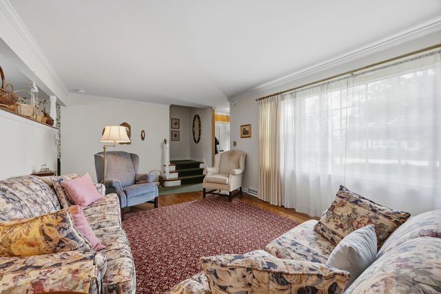 27W231 Bolles Avenue, Winfield, IL 60190