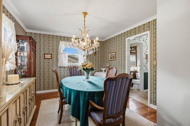 27W231 Bolles Avenue, Winfield, IL 60190