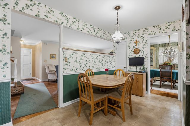 27W231 Bolles Avenue, Winfield, IL 60190
