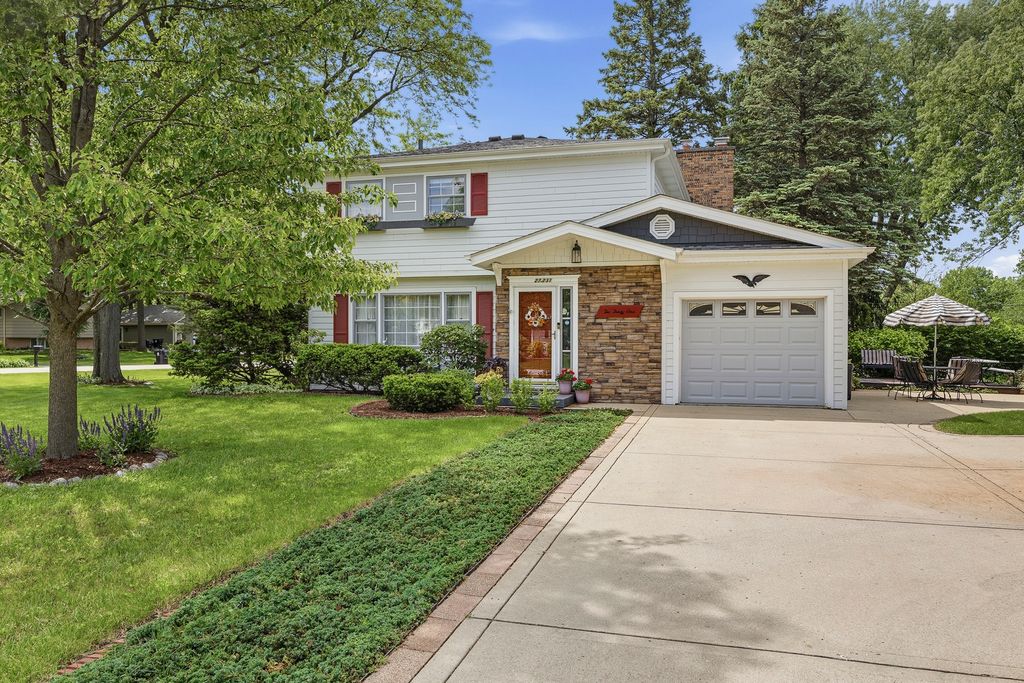 27W231 Bolles Avenue, Winfield, IL 60190