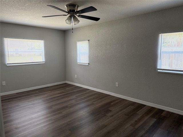 5812 17TH STREET, Zephyrhills, FL 33542