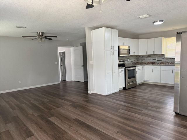 5812 17TH STREET, Zephyrhills, FL 33542