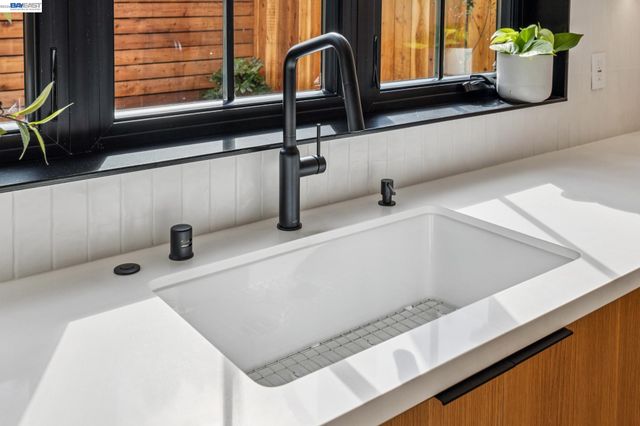 1142 Dwight Way, Berkeley, CA 94702