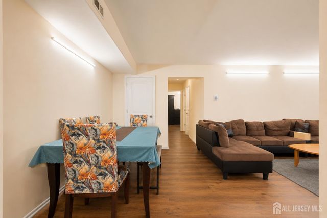 201 Edison Glen Terrace, Edison, NJ 08837