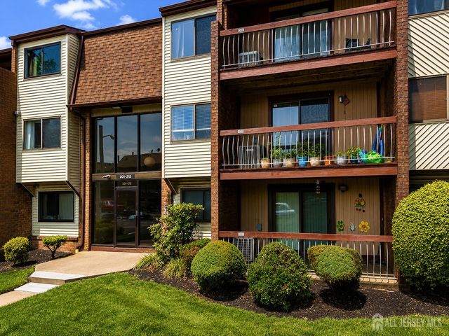 201 Edison Glen Terrace, Edison, NJ 08837