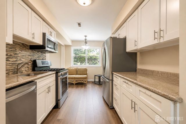 201 Edison Glen Terrace, Edison, NJ 08837