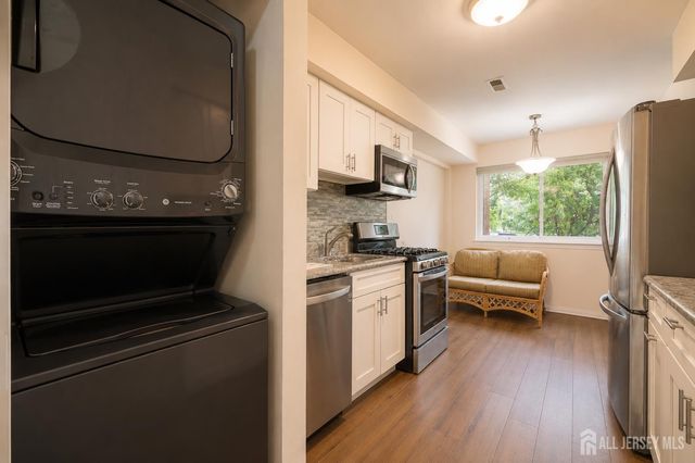 201 Edison Glen Terrace, Edison, NJ 08837