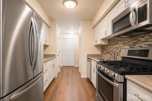 201 Edison Glen Terrace, Edison, NJ 08837