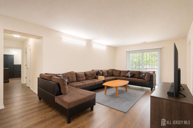 201 Edison Glen Terrace, Edison, NJ 08837